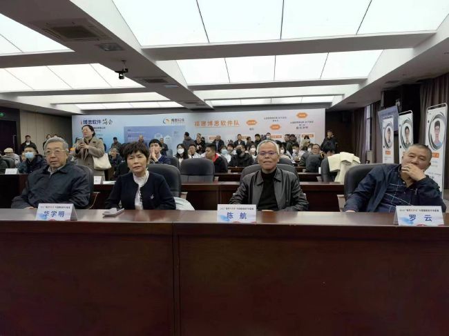 《我和我的家乡》单日票房836万，《一点就到家》单日票房233万，继续位列榜单第二、三名。